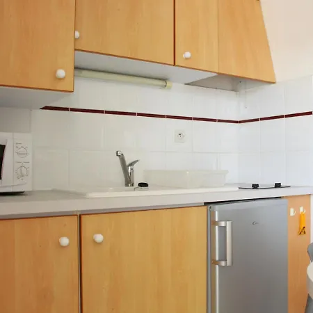 Cosy Avec Piscine Et Parking, Proche - Fr-1-246-137 Apartment